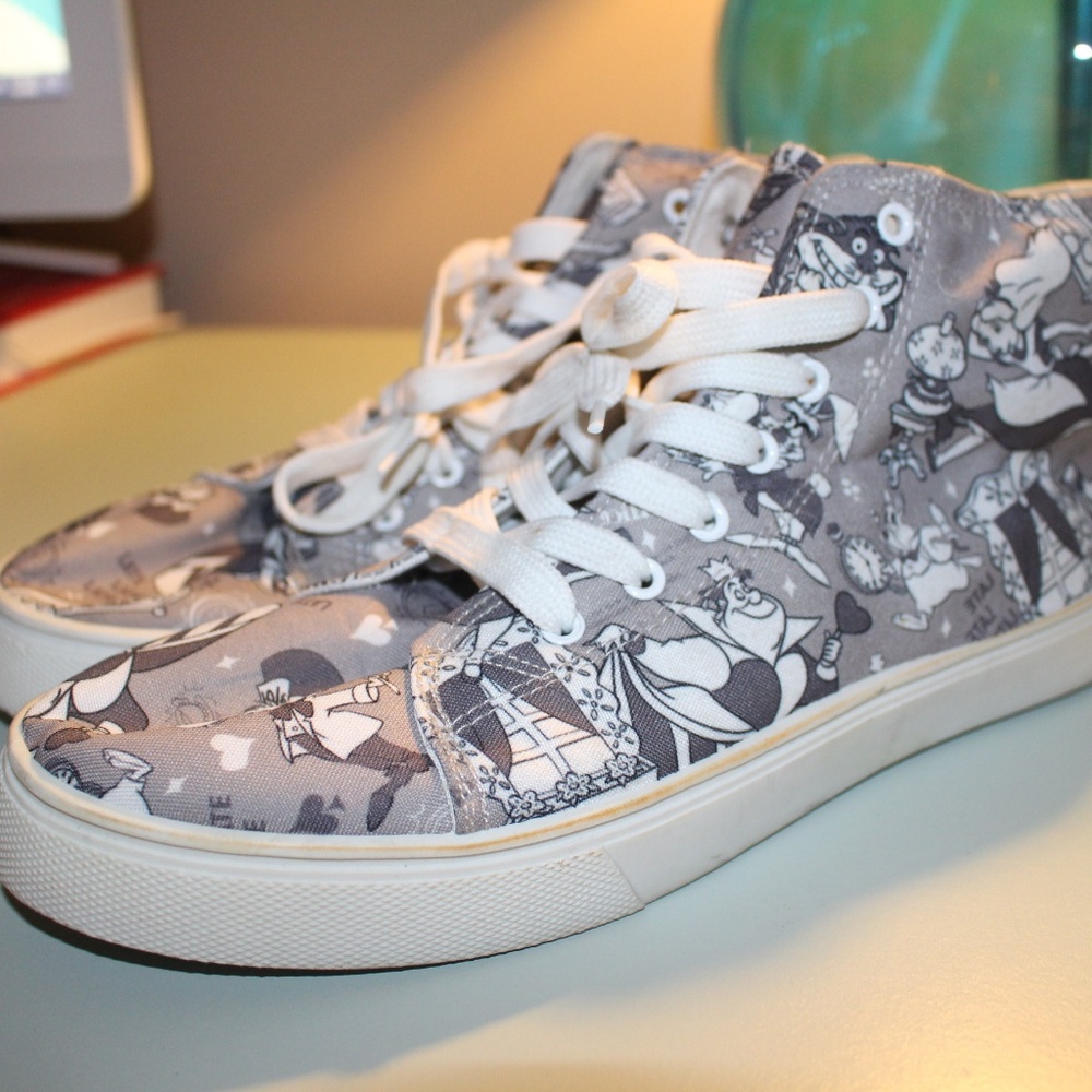 Disney Alice in Wonderland Sneakers (Size 11)